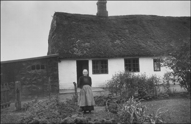 gaardbilleder/11a-gammel-skole-1924.png