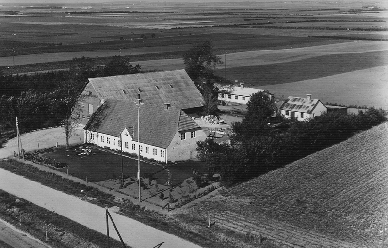 gaardbilleder/18-skovsbjergvej-9-ca-1956.png