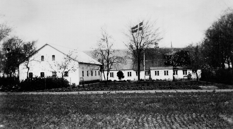 gaardbilleder/25-oerderup-noerremarksvej-1945.png